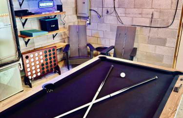 MOONLIGHT MOUNTAIN MANOR - Cedar Hot Tub, Views & Games - Foto 44