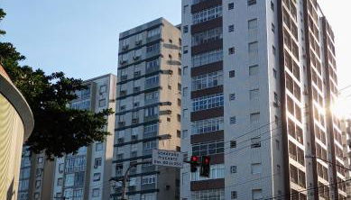 Ponta da Praia amplo 3dorm 3ban frente ao mar - Foto 2