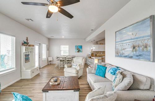 2 Decks, Patio and Views Beachfront Texas Retreat - Photo 4