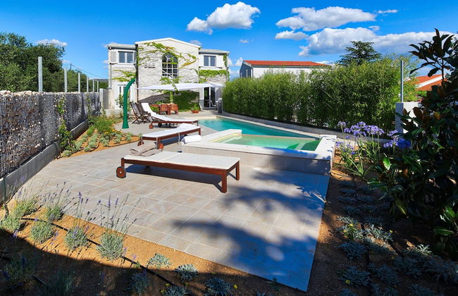 Deluxe Villa in Šibenik near Lake - Photo 21