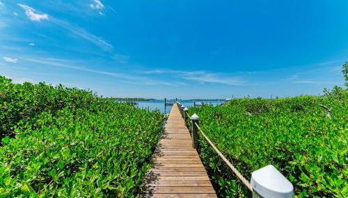 Crooked Coconut: Resort Pool & Spa, Dock - Foto 5