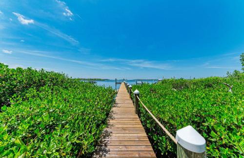 Crooked Coconut: Resort Pool & Spa, Dock - Foto 5