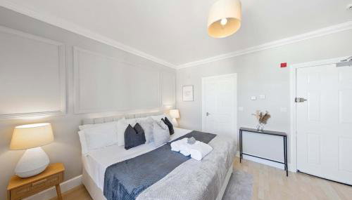 Modern King Bed WiFi Kitchen Perfect for Long Stay - Foto 3, wardrobe