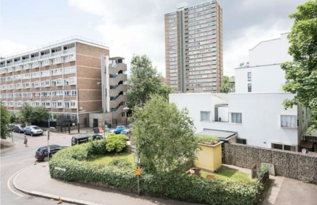 Spacious 2 Bed - Battersea High Street - Photo 48