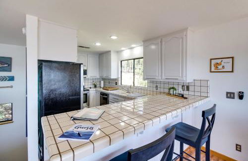 Idyllic Kelseyville Home with 2 Decks and Views! - Foto 6