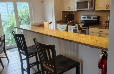 Modern, Upscale, and New Blue Bungalow in the heart of Downtown St Augustine - Foto 19