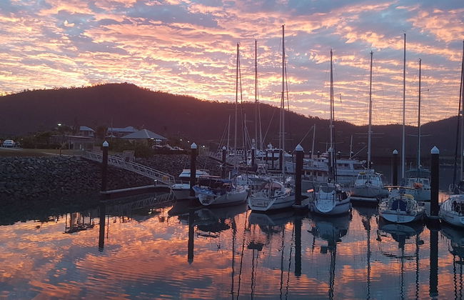 Sunlit Waters Studio Apartments - Foto 44