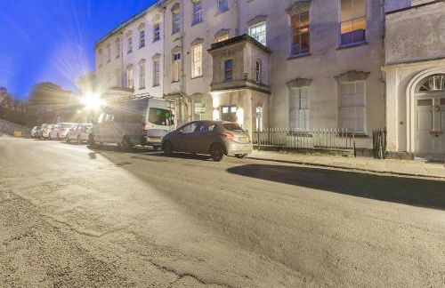 Spaceship 4 Luxury 4 BR by AltoLuxoExperience Short Lets & Serviced Accommodation With Free Wifi & Parking - Foto 9