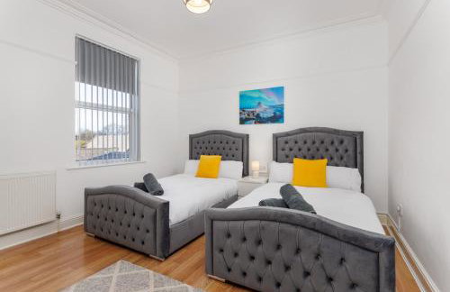 Flatzy - Sleeps 16 Near Football Ground & Ping Pong Table - Foto 20