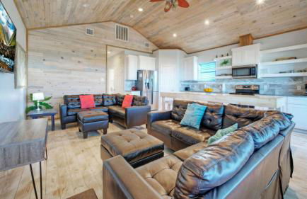 Sleeps 26 2 Homes w/ Waterfront Pool + Boat Dock Laguna Village Escape - Foto 88