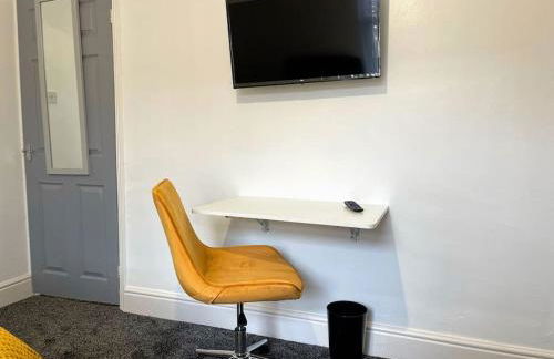 Cliff House By RMR Accommodations - NEW - Sleeps 8 - Modern - Parking - Foto 8