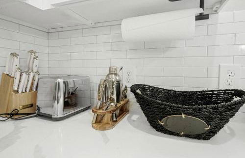 Gray Lux Hse 3BR 3 and half Ba MedCenter DownTWN HotTub - Photo 75