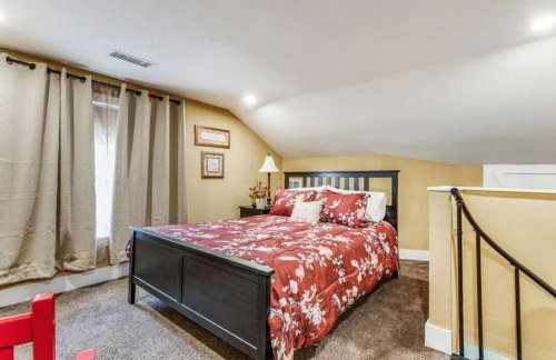 Stockyards! Less than 3 mins-Sleeps 8 -Gable House - Photo 9