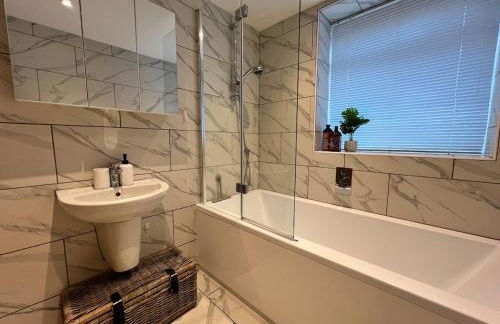 Old Betting Shop for 3 & Furry Friend - Photo 28