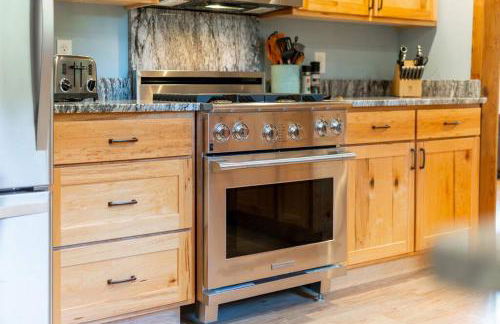 ADK Whiteface Chalet with Hot Tub, Dog Friendly! - Foto 8