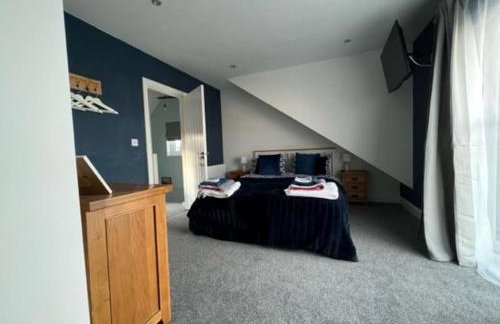 Orchard Lodge-Coastal Retreat, newly built hideaway with village views and private terrace - Foto 29