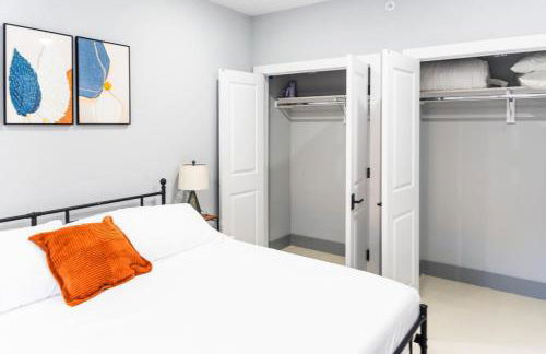 Stylish Two Bedroom Apartment with Free Indoor Parking - Foto 3