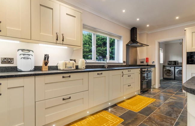 Maynor - Large Luxury House Log Burner Central Location - Photo 12