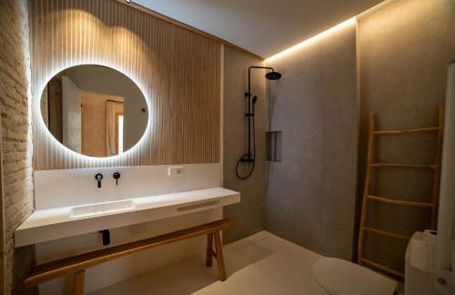 Design house with swimming pool near the sea - Photo 36