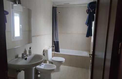 Chalet con amplio jardín - Foto 6