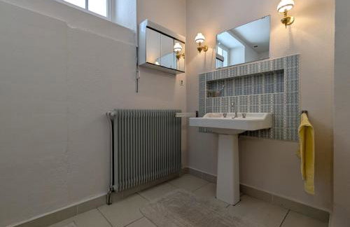 Maison calme avec grand terrain, proche commodités et sites médiévaux - FR-1-582-133 - Foto 12