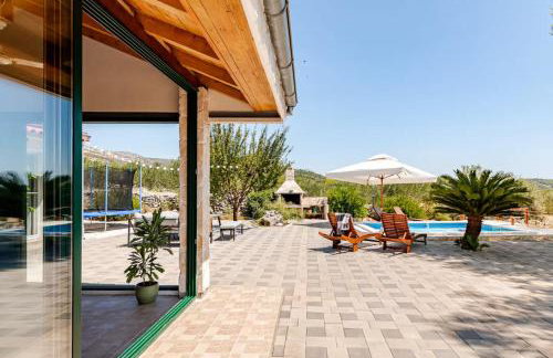 Dalmatian Countryside Home - Heated Pool & Jacuzzi - Photo 5