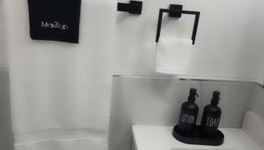 Baldwin, NY 1 Bedroom Apartment Queen Size Bed - Photo 5