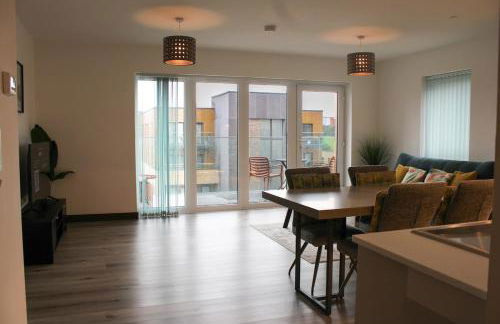 Stylish Essex Apartment, Balcony & Scenic Views - Foto 16