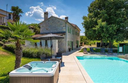 Rustic villa Zvonar with pool in Motovun - Foto 1