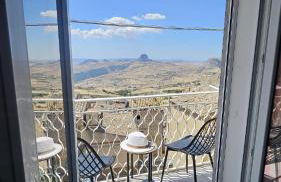 Modern Hillside Retreat with Panoramic Views - Foto 44