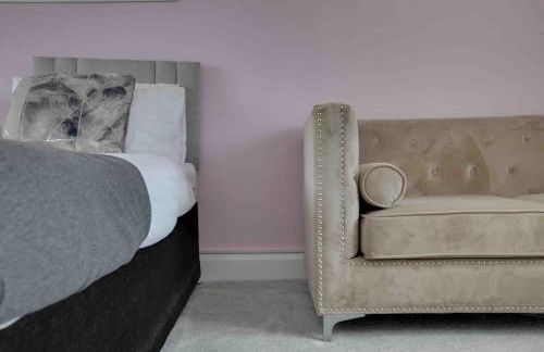 Elizabeth II Five Bedroom Spacious Home - Foto 9