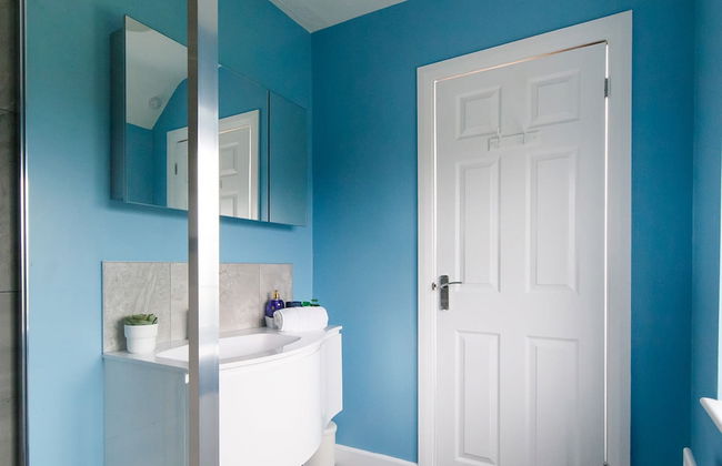 Bright Modern 4 br House 100 Metres From Beach - Photo 33