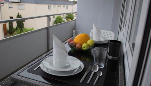 Modernes Studio mit großem Balkon, vollausgestatteter Küche und idealem Arbeitsplatz für Home Office - Foto 3