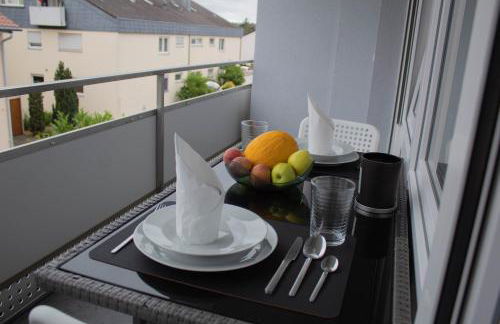 Modernes Studio mit großem Balkon, vollausgestatteter Küche und idealem Arbeitsplatz für Home Office - Foto 3