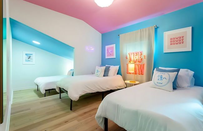 Pool Hottub Magic School Bus 5 Mins to Downtown - Photo 32