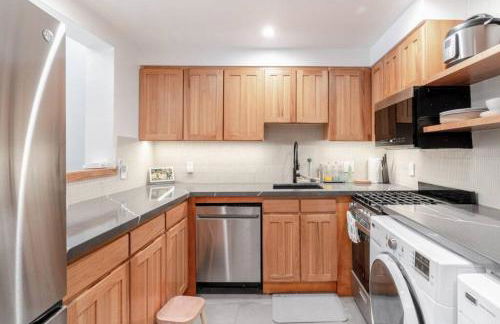 Charming Victorian Oasis with an Elegant and Spacious Haven - Foto 57