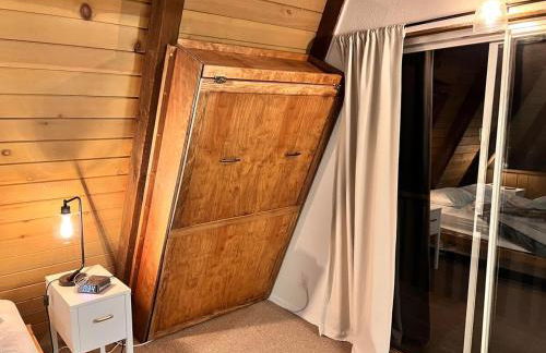 Dogwood Peak Mid-Century A-Frame with AC Style - Foto 39