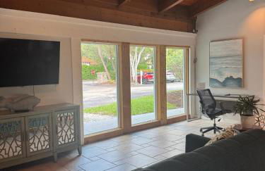 Beautiful Updates - Relaxing Views - Close to Pool - Foto 23