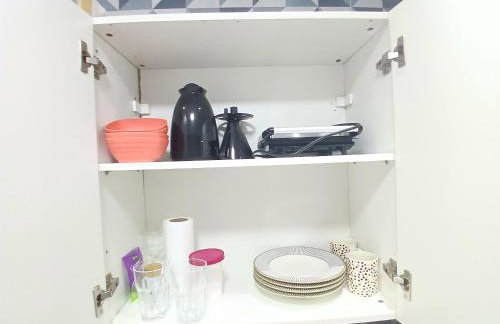 Casa c AR - condomínio prox ParkShopping Cpo Grande a 30 minutos do Recreio, c 2 TVs Smart de 50 e 43 polegadas-varanda privativa- cozinha completa e séries liberadas - CS4 - Photo 16
