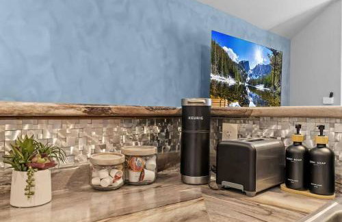 Stylish 2BR Dual-Kitchen Retreat Near Forest Park - Photo 13