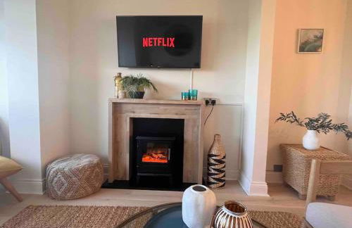 Amazing sea views and hot tub - Photo 3