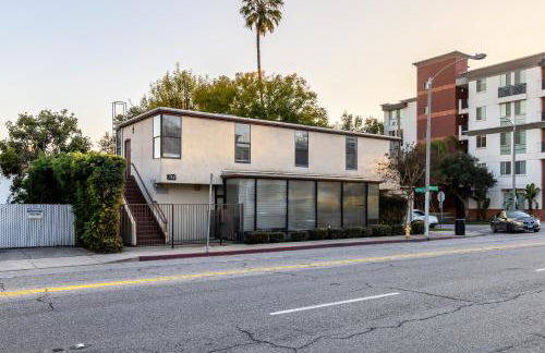 Walking distance to Caltech convention Center Pasadena Landmark room - Photo 10