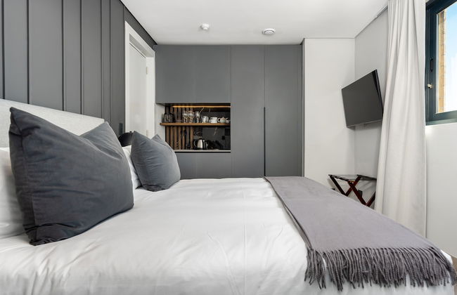 One Calais Luxury Apartments - Photo 64