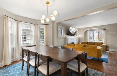 Inviting 4BR2BA in Oakley with 2 Park Spots & Lg Deck - Foto 8