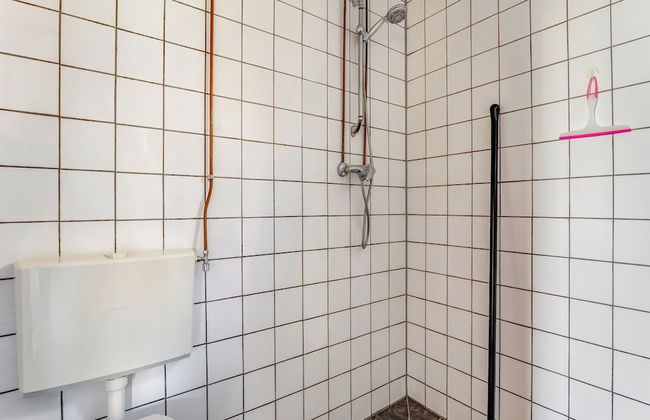 Charming Vacation Home With Terrace - Photo 17