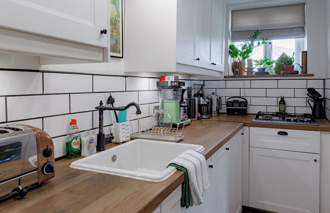 Stunning 2BD in the Heart of Malmesbury - Photo 19