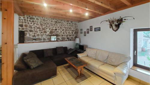 2 Bedroom Awesome Home In Bas-En-Basset - Foto 3
