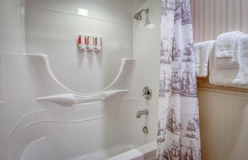 Bayfront History - Anchor Pier Lodge - Photo 20