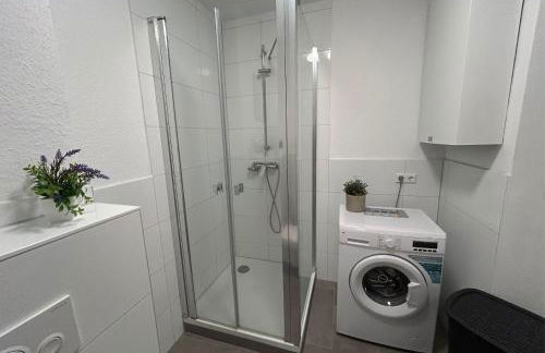 Spacious Apartment with Balcony - nearby Schlosspark - APOLONIAliving - Foto 23