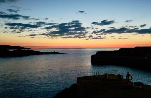 Modern Coastal Retreat, 5-Bedroom, 4-Bathroom Home, with Parking in Portsoy - Foto 62